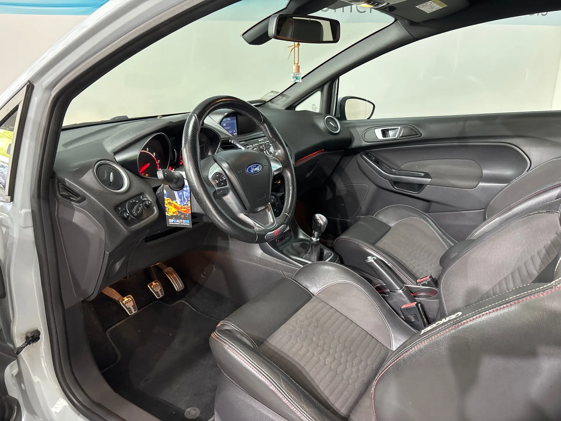 Ford Fiesta 1.6 EcoBoost ST200 8