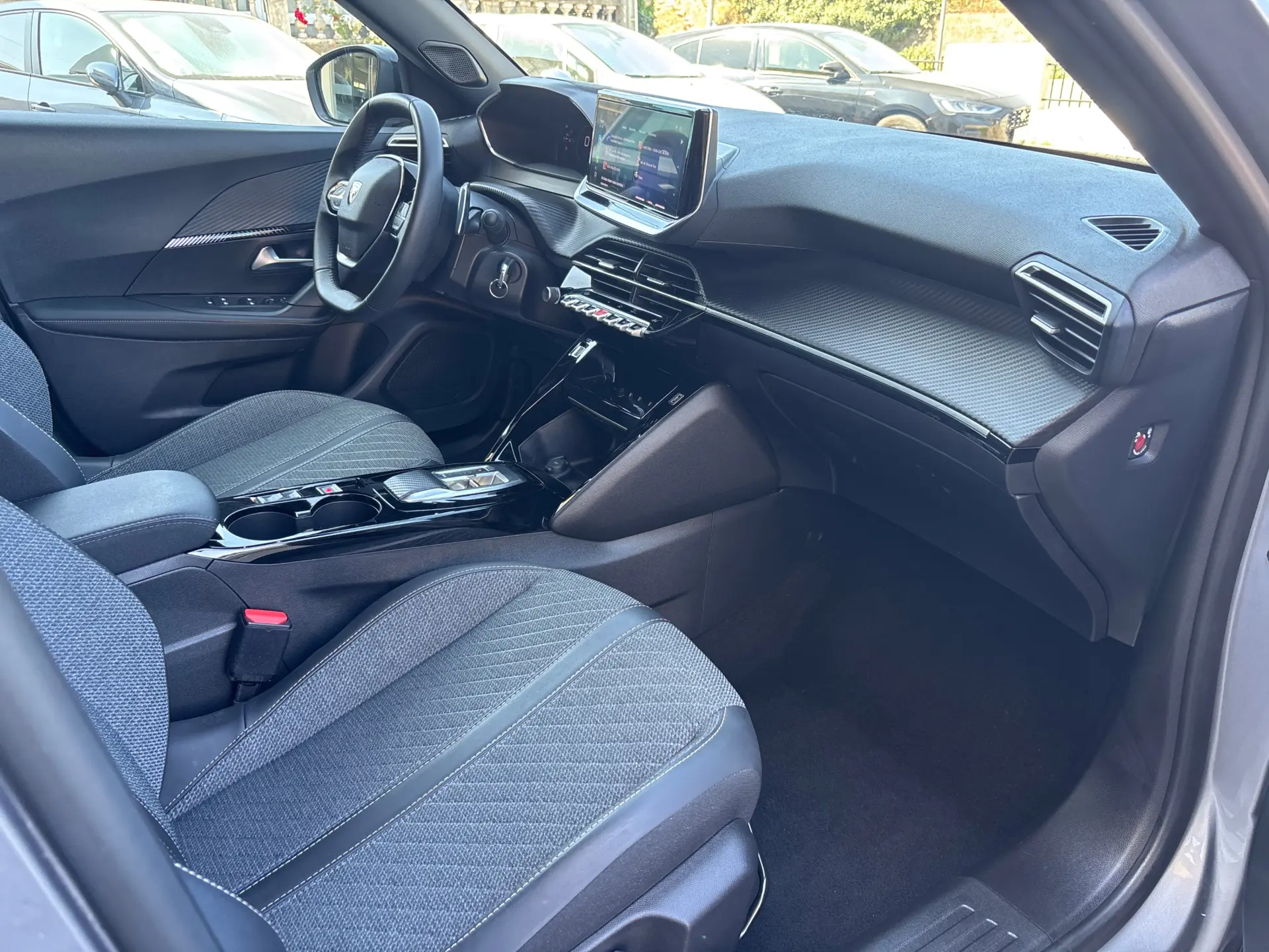 Peugeot 2008 Hybrid 145 e-DSC Allure 9