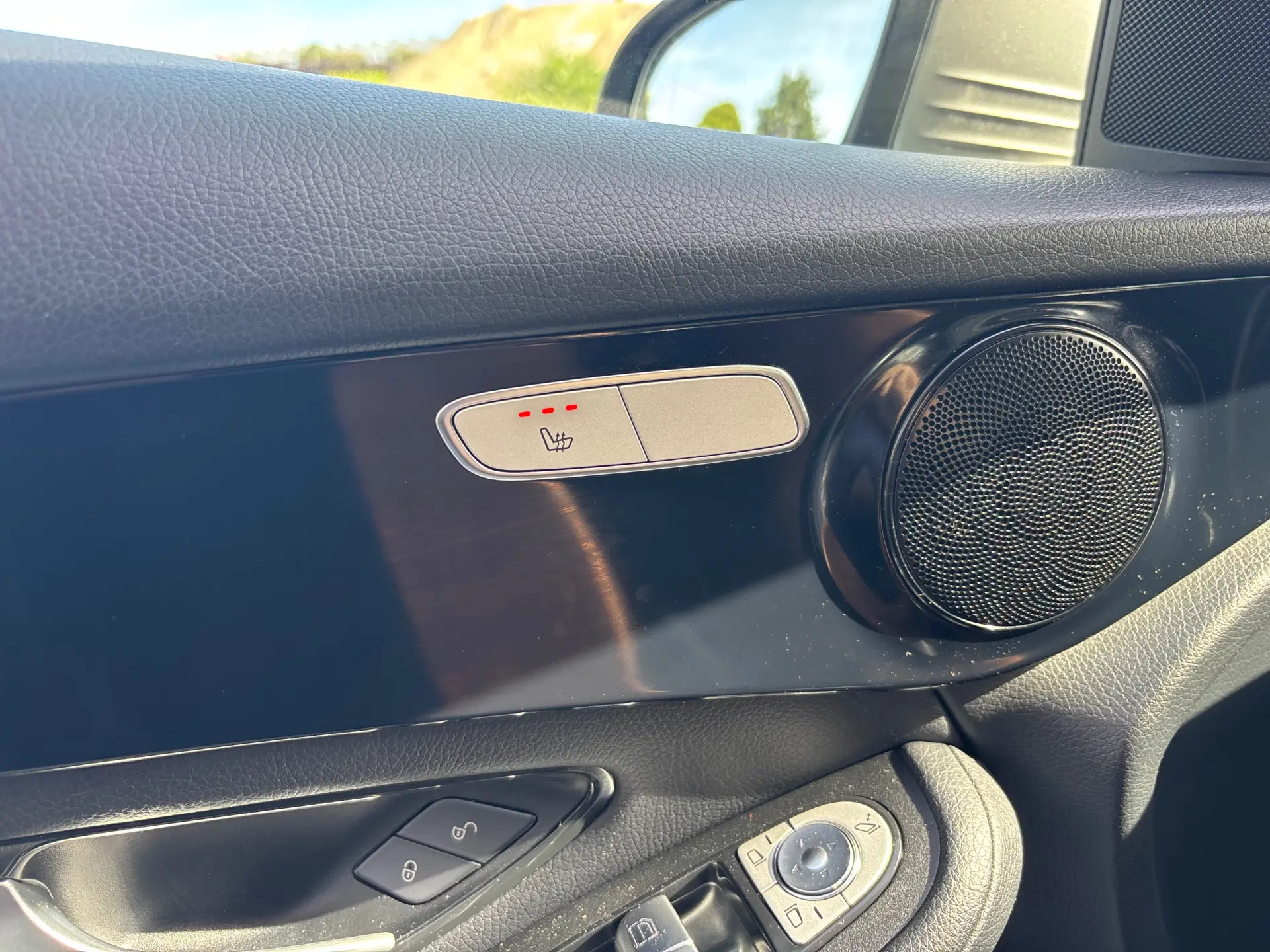 Mercedes-Benz GLC 300 e 4Matic 28