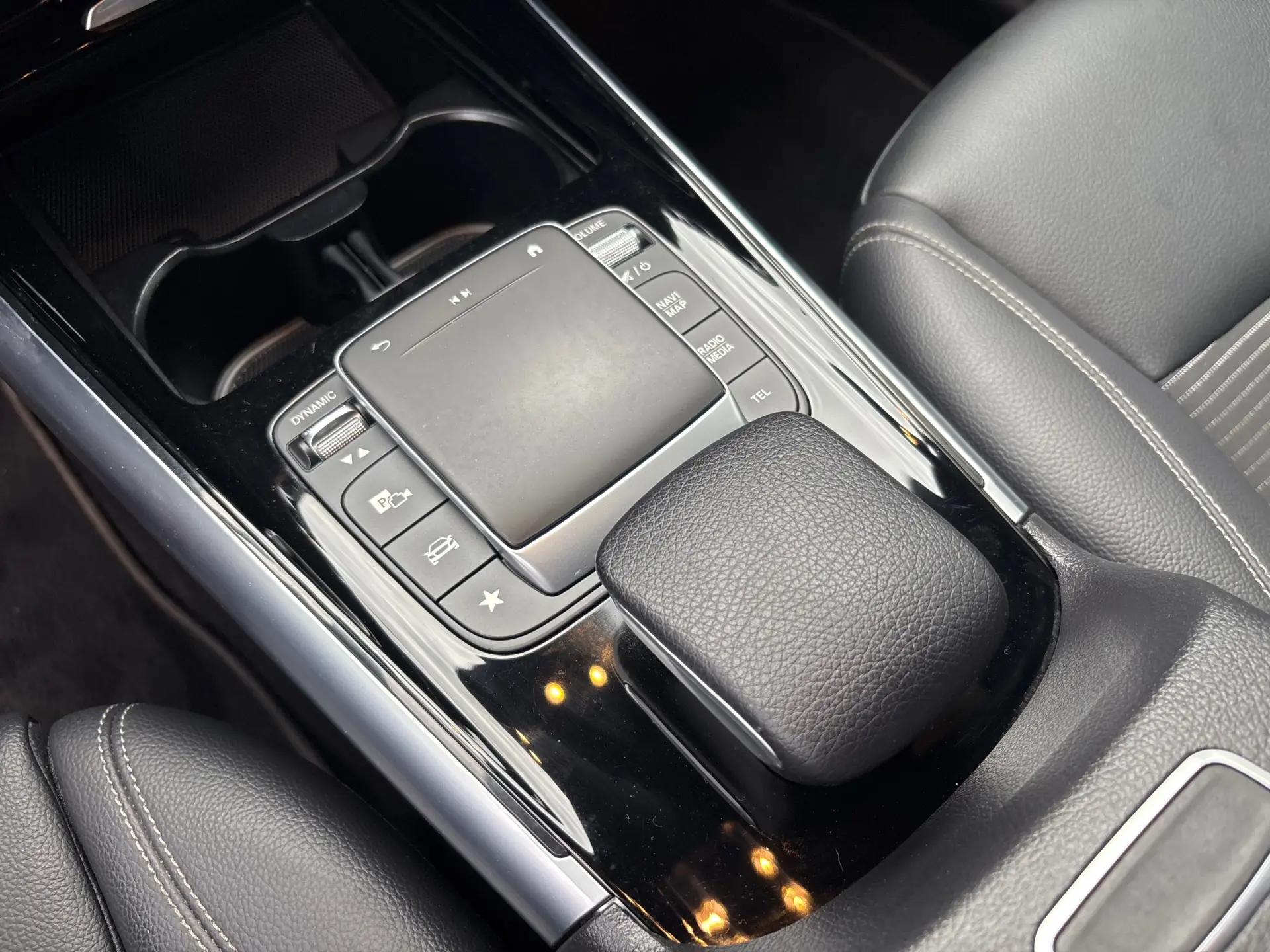 Mercedes-Benz GLA 250 e 8G-DCT Style 17