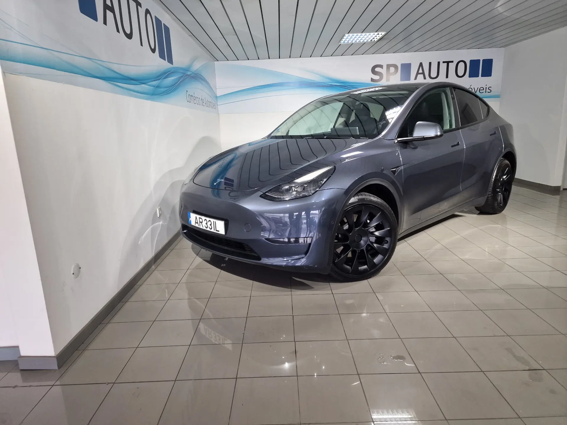 Tesla Model Y 2