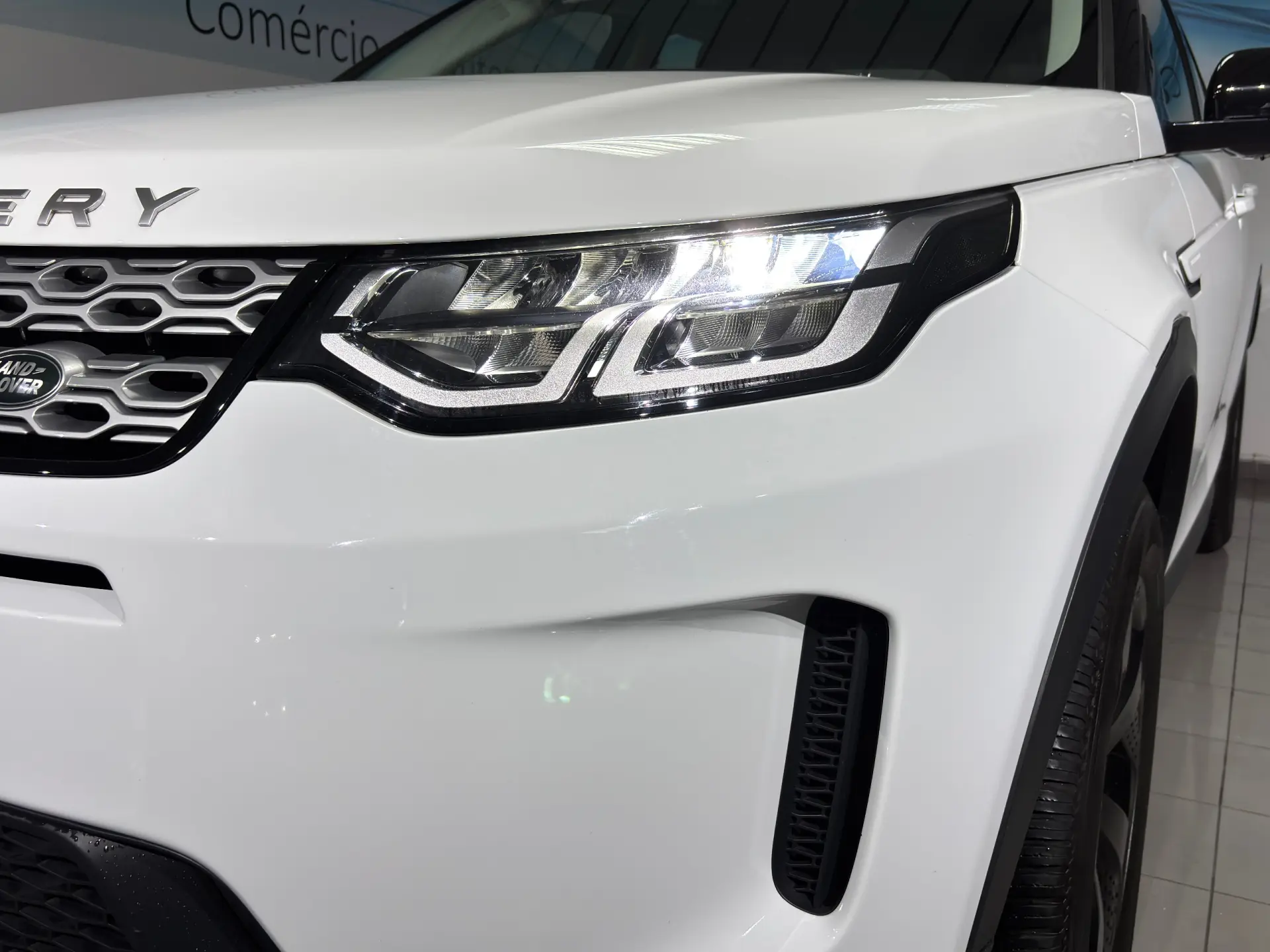 Land Rover Discovery Sport 1.5 I3 P300e AWD R-Dynamic SE 27