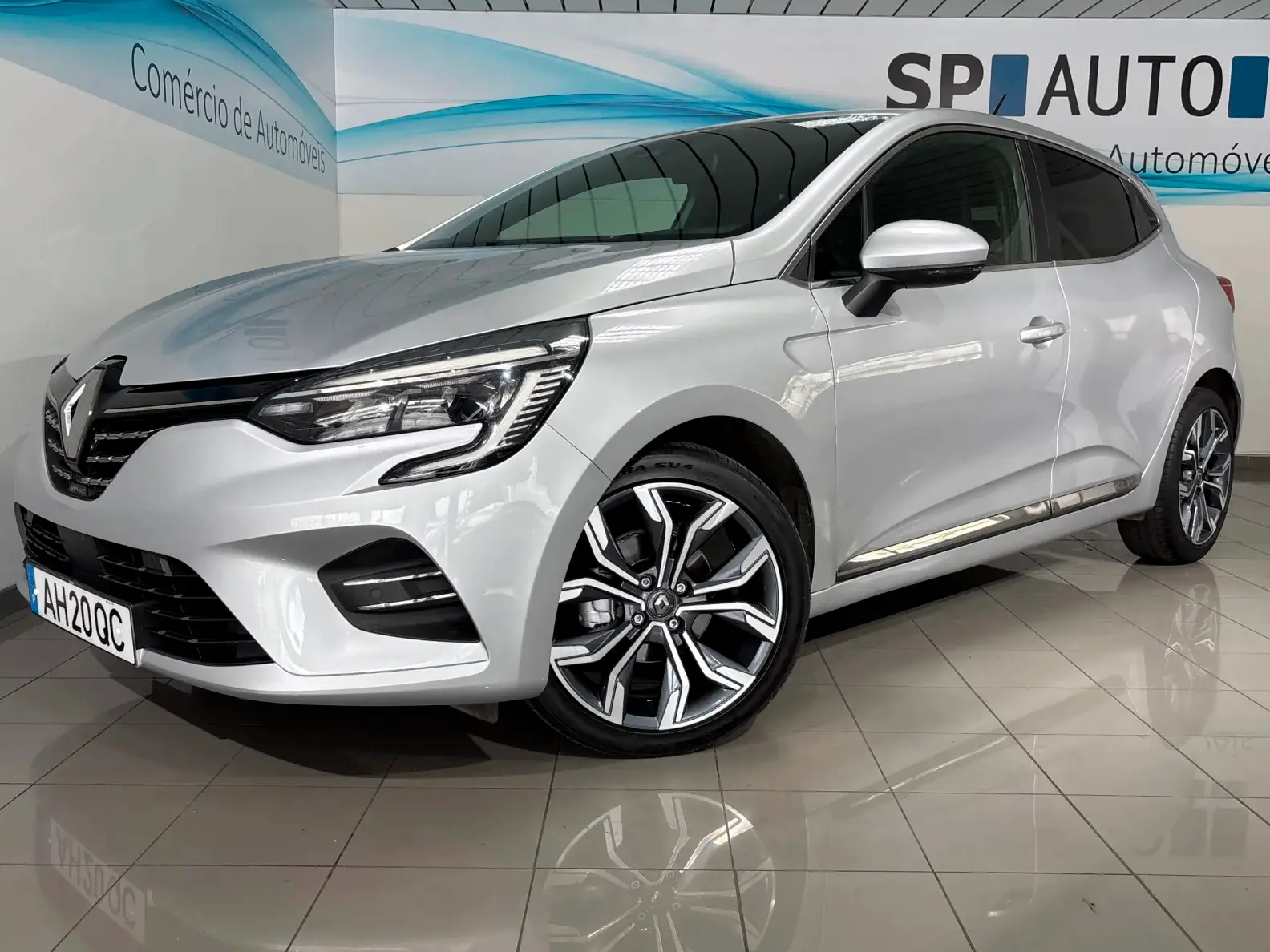 Renault Clio Exclusive 1
