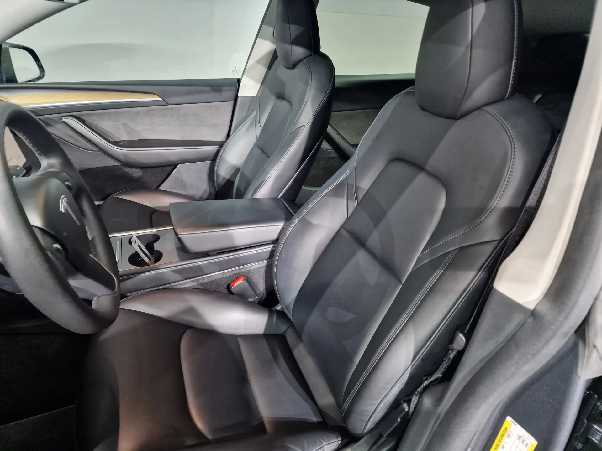 Tesla Model Y 12