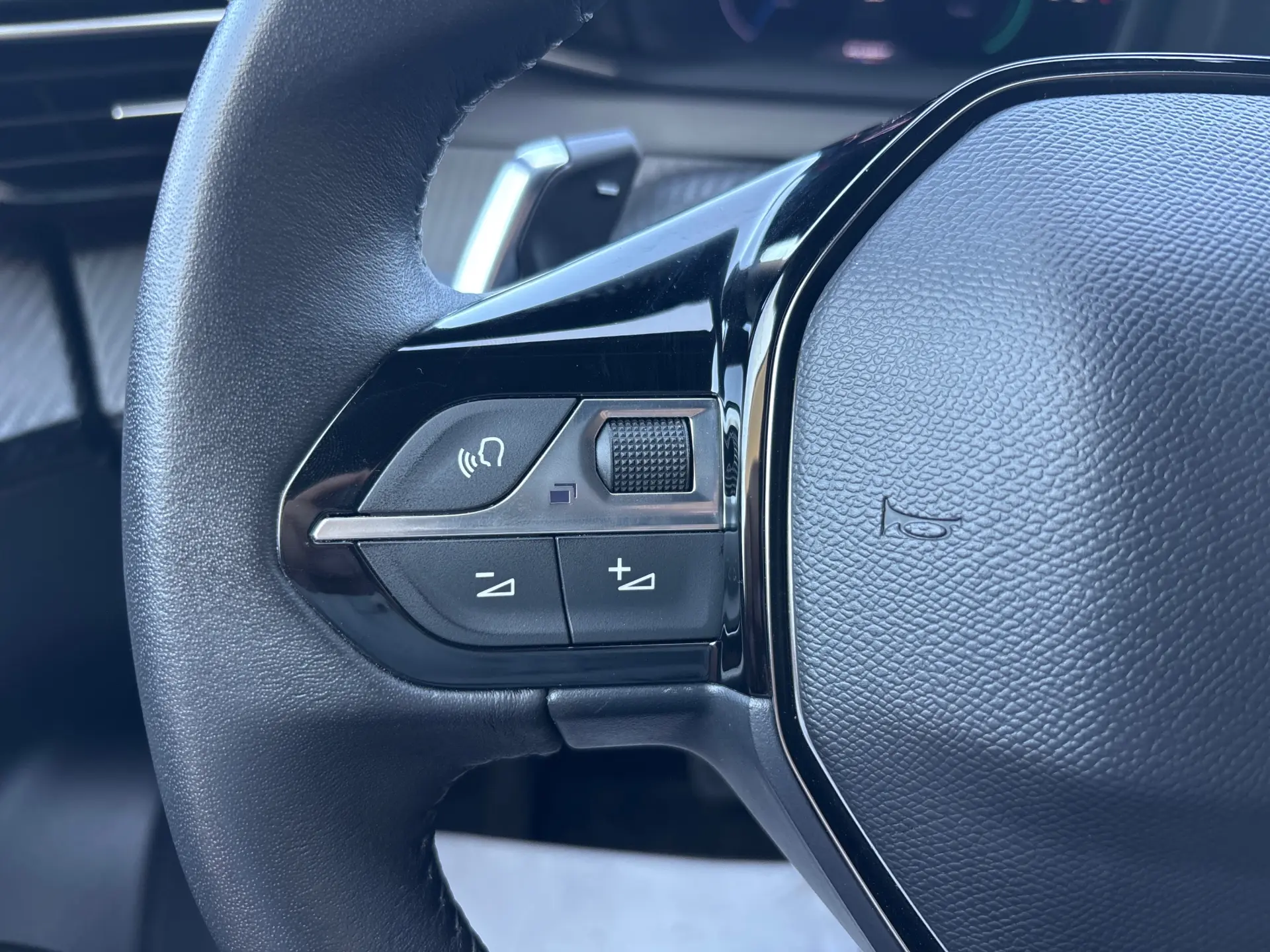Peugeot 2008 Hybrid 145 e-DSC Allure 21