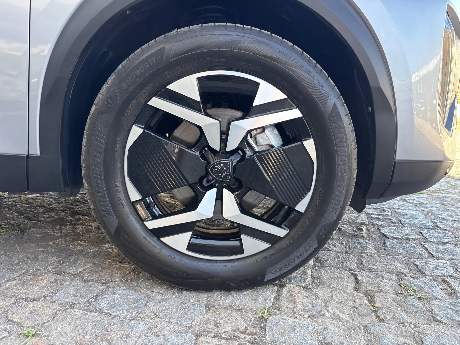 Peugeot 2008 Hybrid 145 e-DSC Allure 28