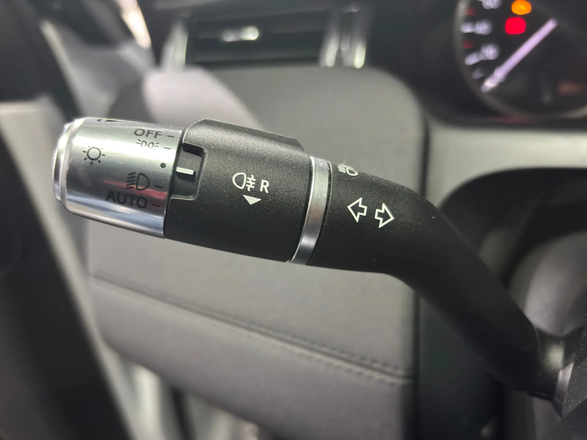 Land Rover Discovery Sport 1.5 I3 P300e AWD R-Dynamic SE 21