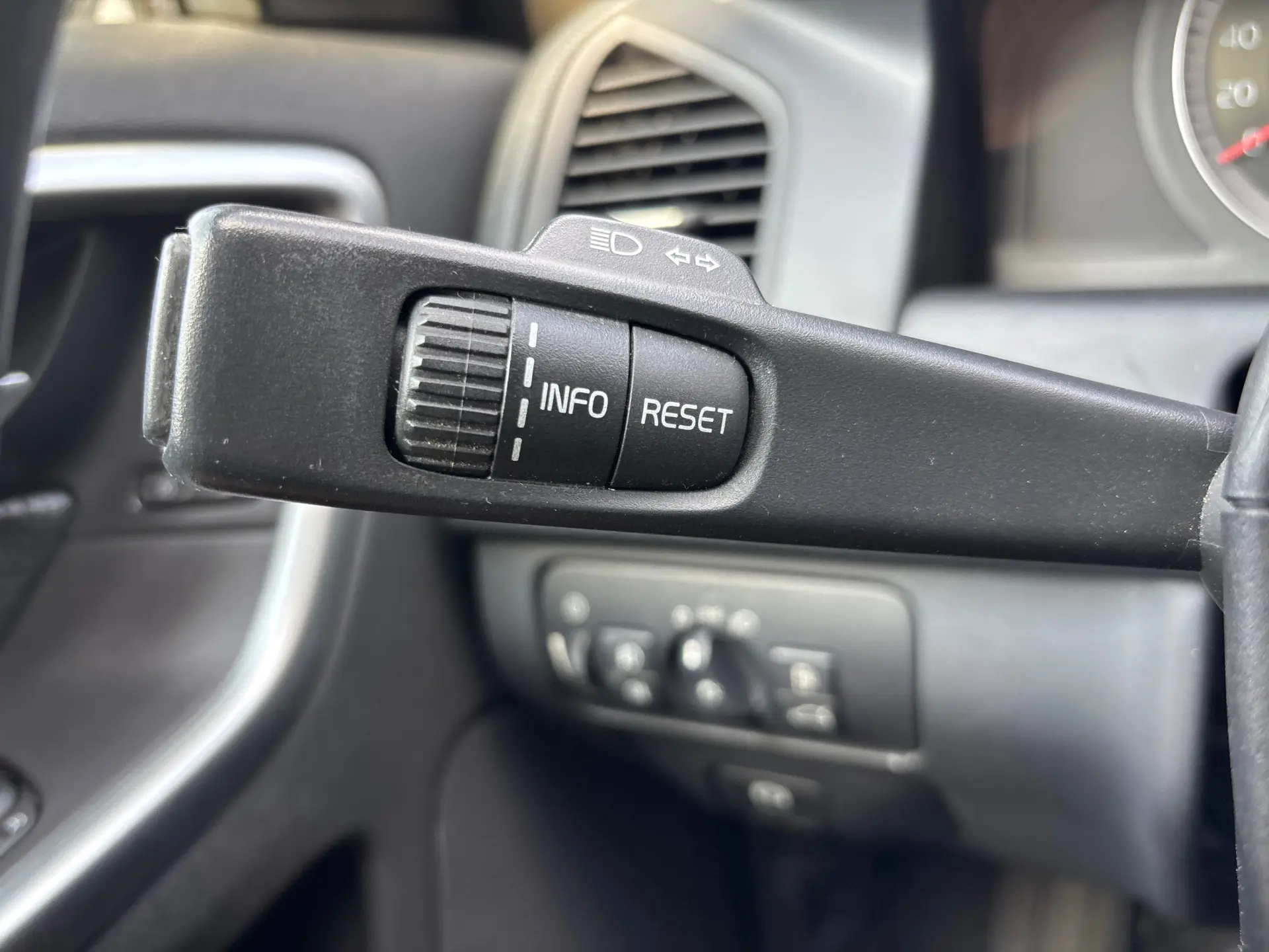 Volvo XC 60 2.4 D Drive Momentum 10