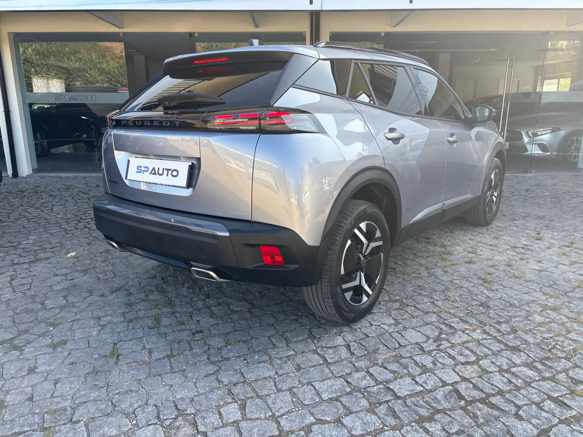 Peugeot 2008 Hybrid 145 e-DSC Allure 5