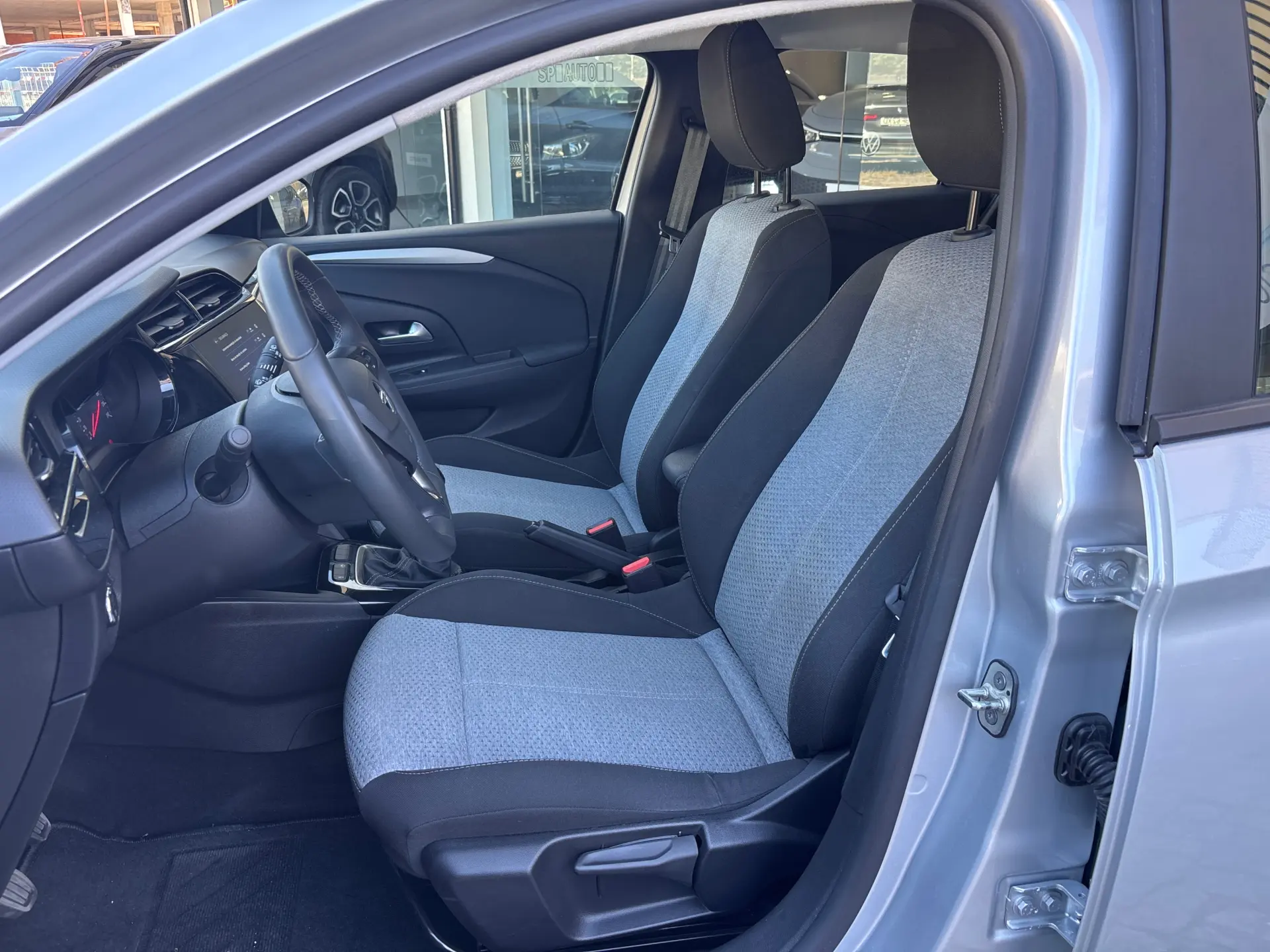 Opel Corsa 1.2 T Edition 6