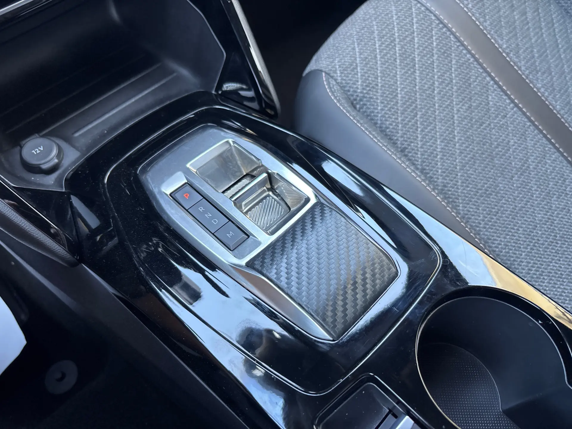 Peugeot 2008 Hybrid 145 e-DSC Allure 17