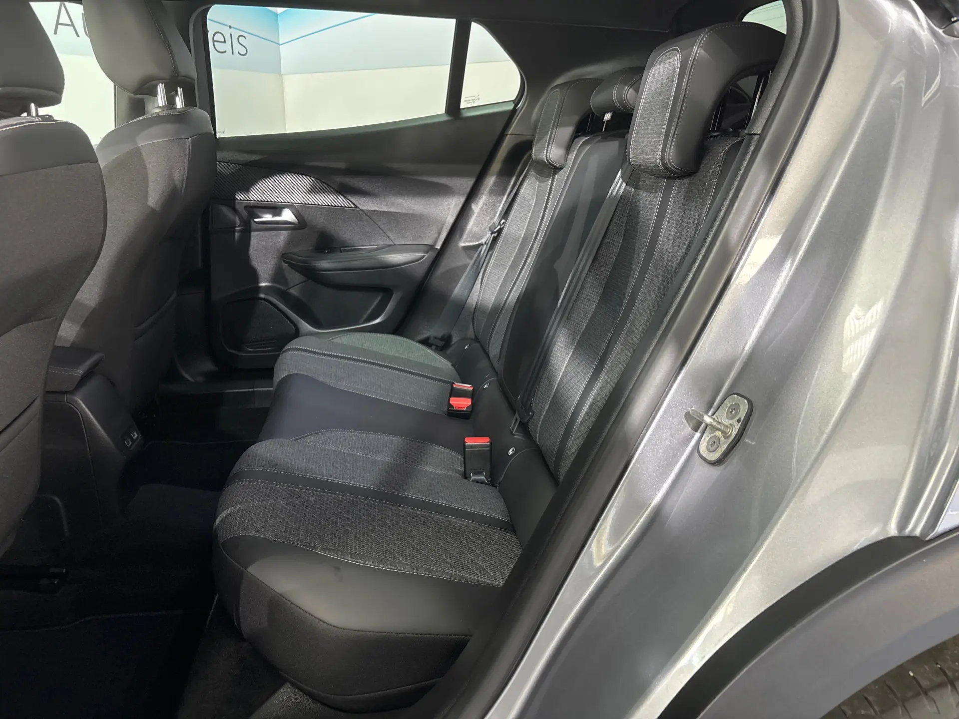 Peugeot 2008 1.2 Hybrid Allure e-DCS6 4