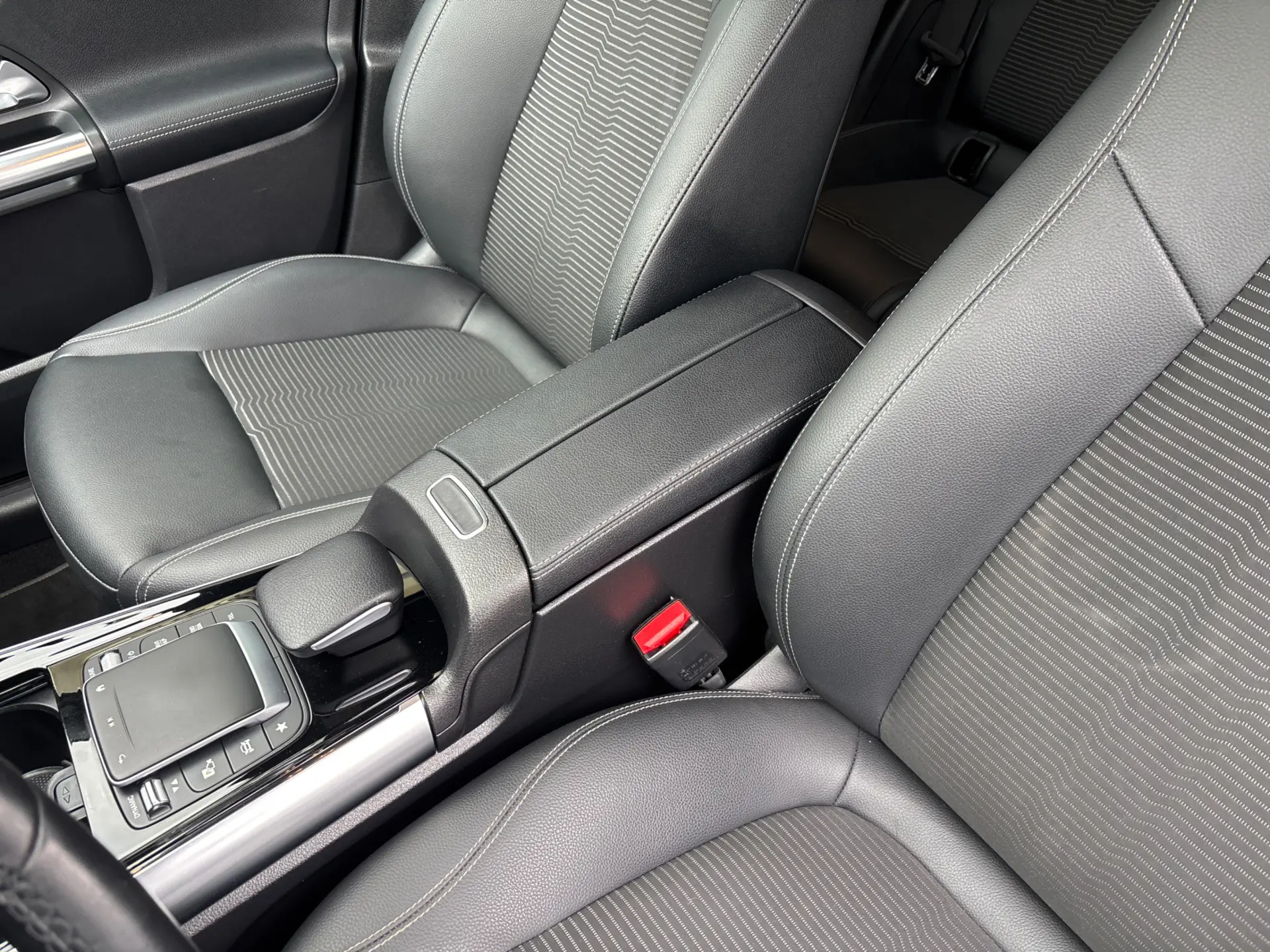 Mercedes-Benz GLA 250 e 8G-DCT Style 18