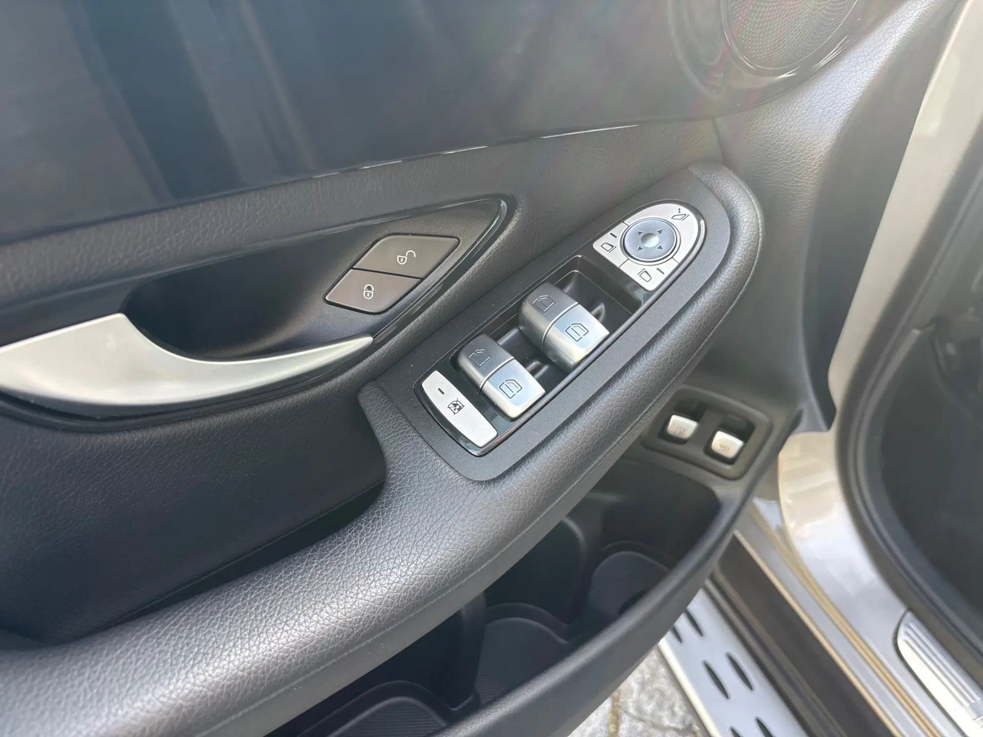 Mercedes-Benz GLC 300 e 4Matic 27