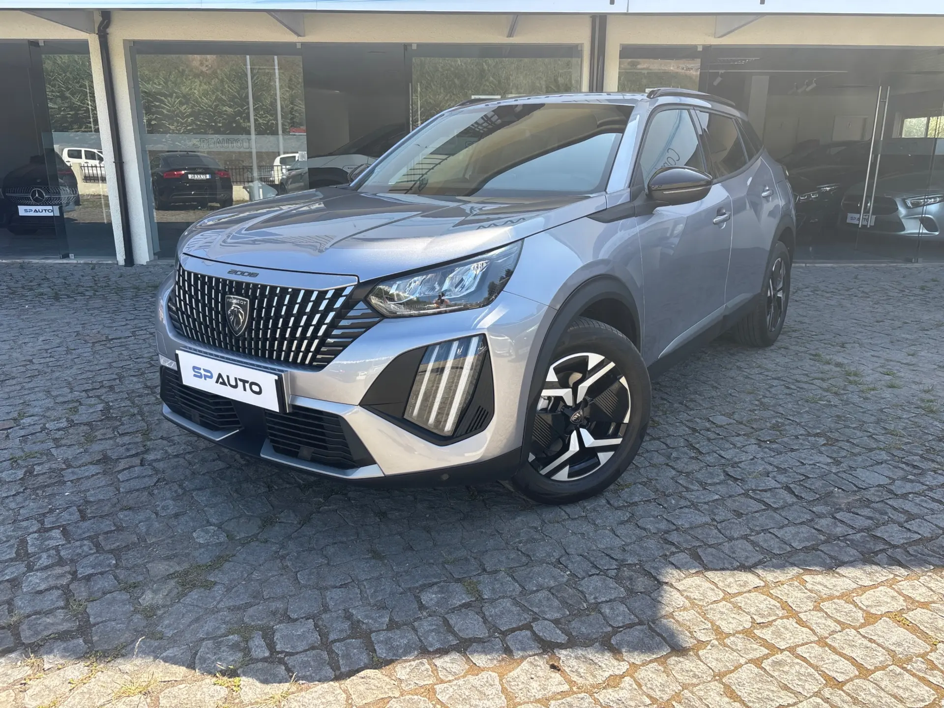 Peugeot 2008 Hybrid 145 e-DSC Allure 1
