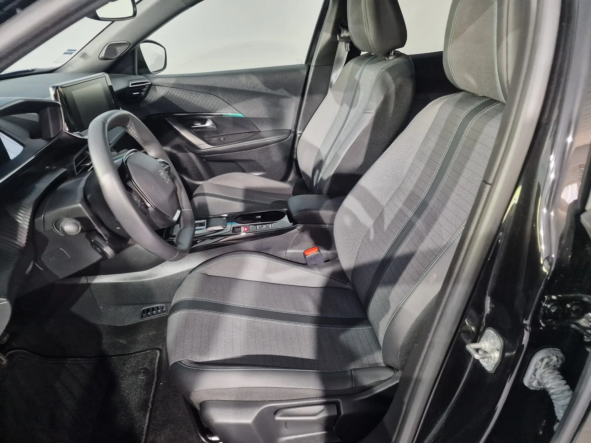 Peugeot e-2008 50 kWh Allure Pack 8