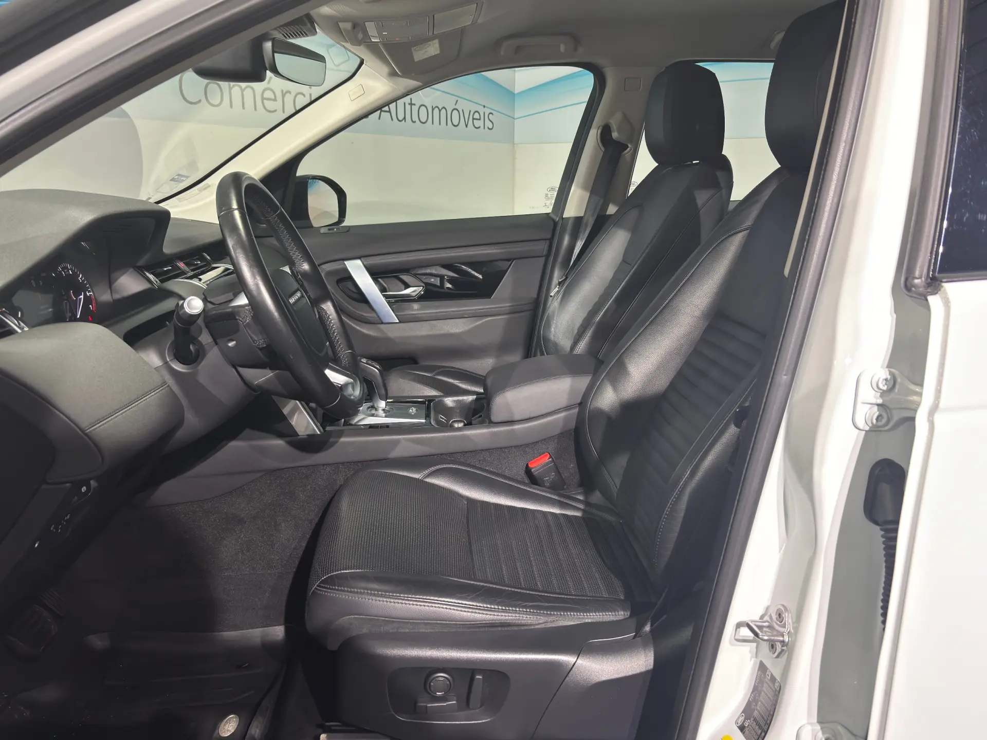 Land Rover Discovery Sport 1.5 I3 P300e AWD R-Dynamic SE 7