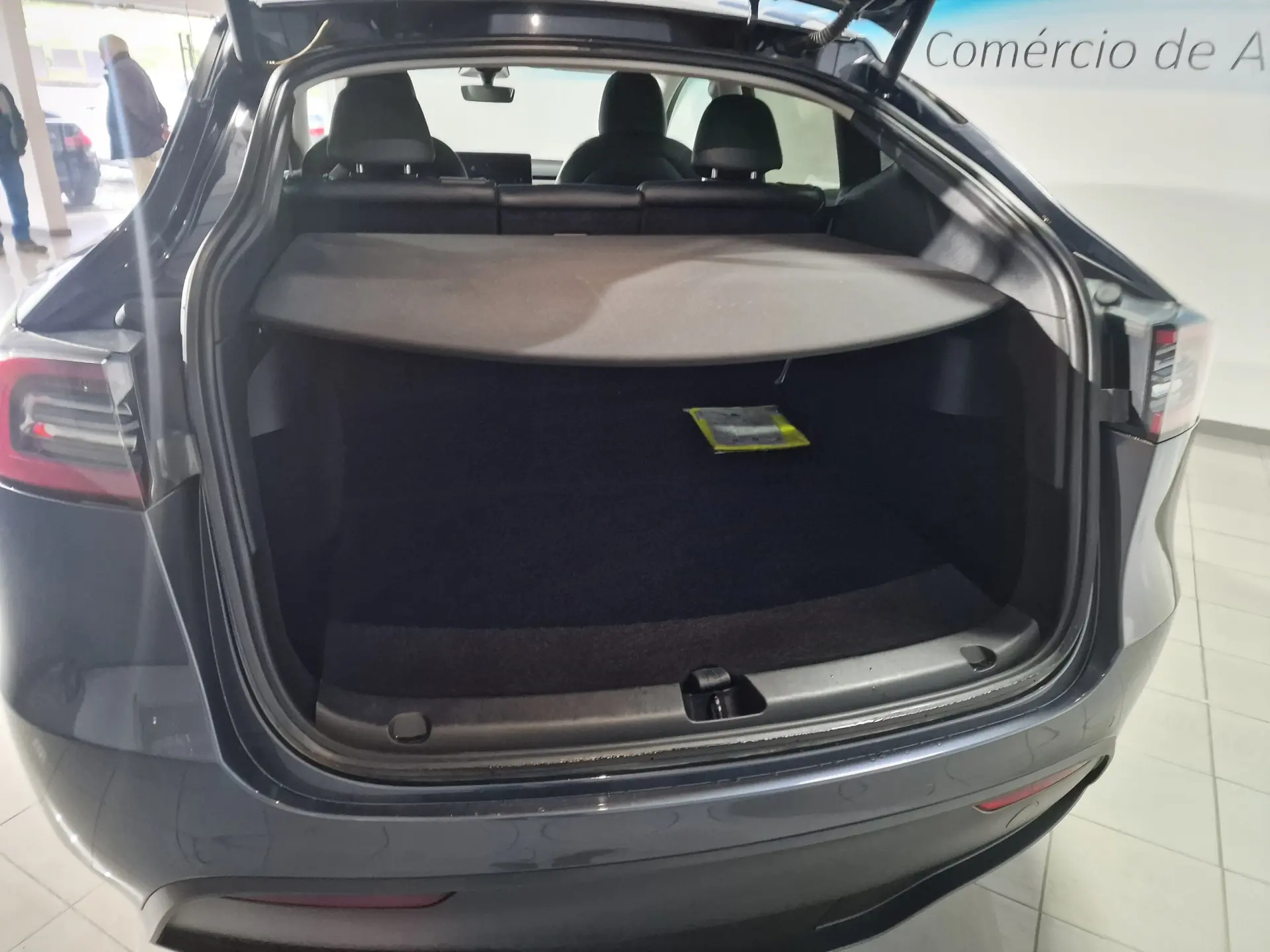 Tesla Model Y 5