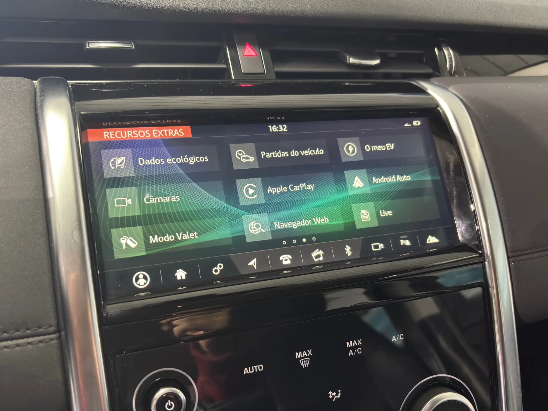 Land Rover Discovery Sport 1.5 I3 P300e AWD R-Dynamic SE 14