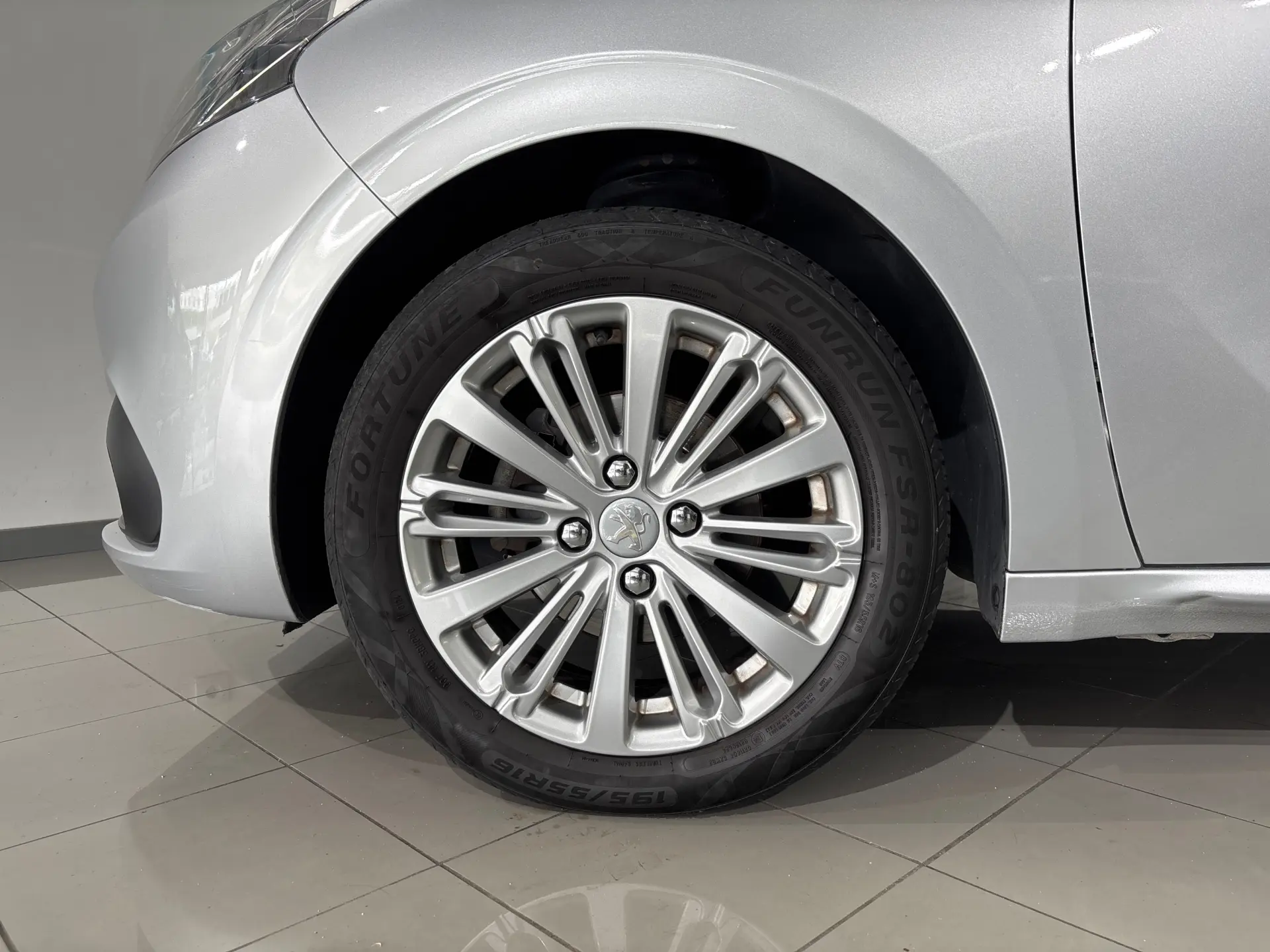 Peugeot 208 1.6 BlueHDi Active 28