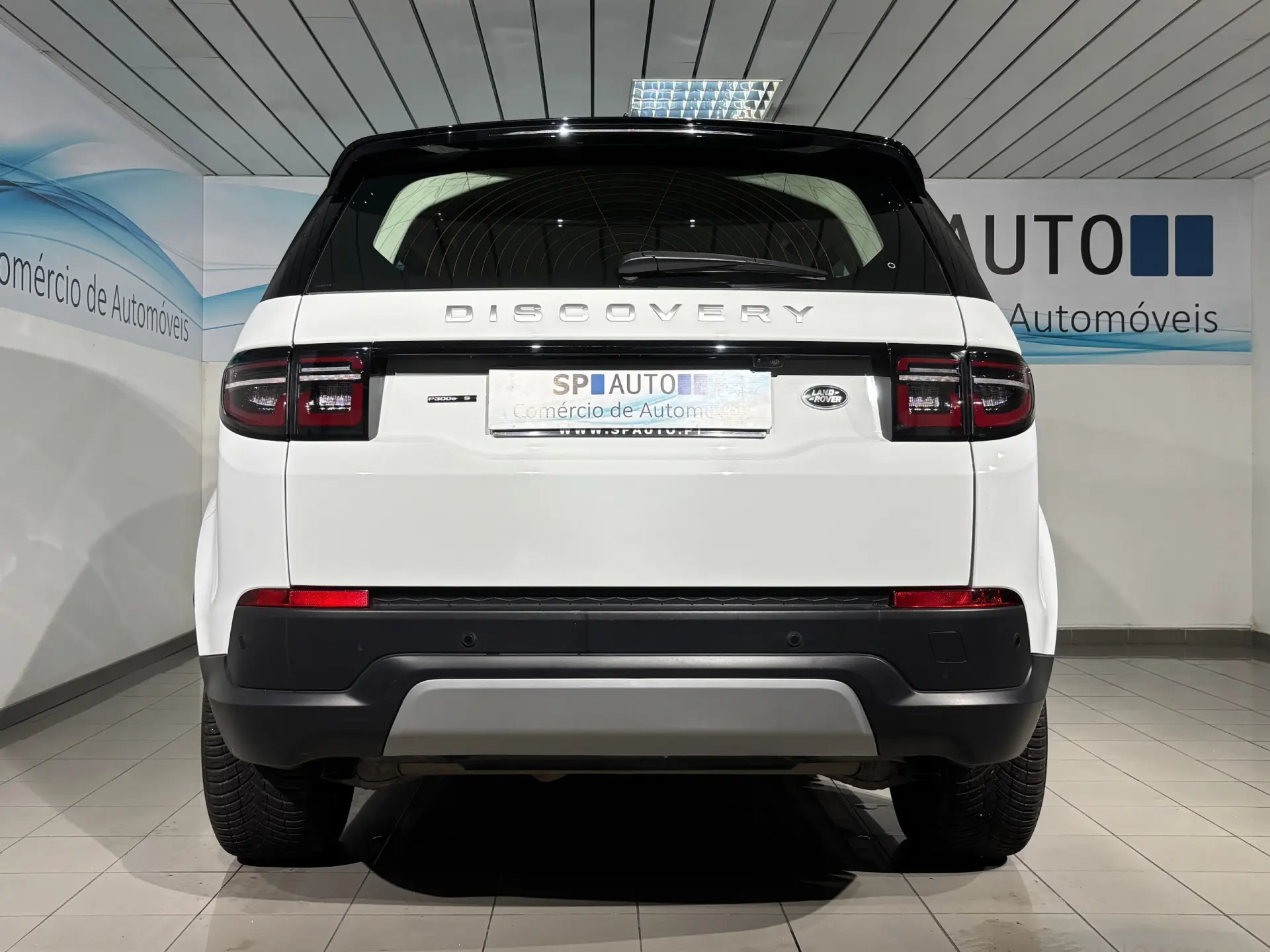 Land Rover Discovery Sport 1.5 I3 P300e AWD R-Dynamic SE 6
