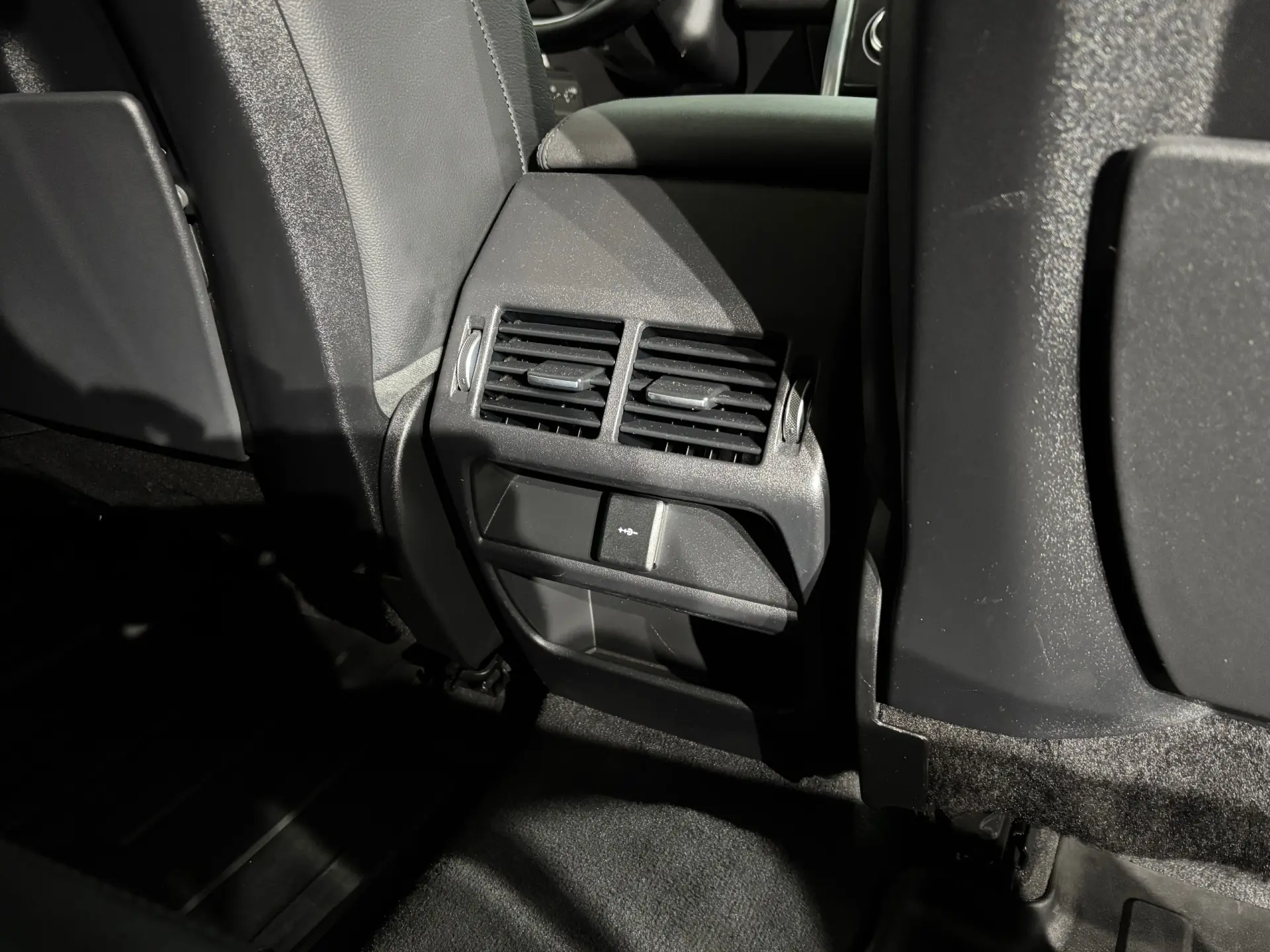 Land Rover Discovery Sport 1.5 I3 P300e AWD R-Dynamic SE 18