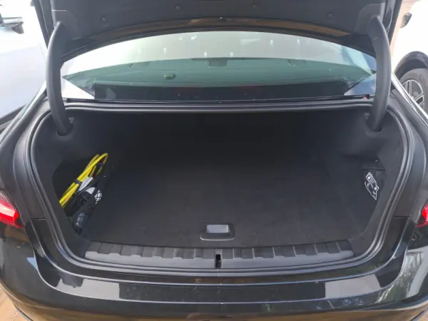 BMW 330 E-300 Corporate 5