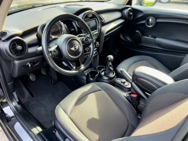 MINI 3 Portas Cooper D 8