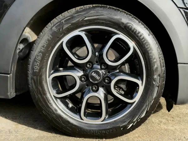 MINI 3 Portas Cooper D 5