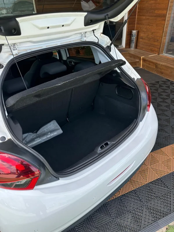 Peugeot 208 1.2 PureTech Signature 12