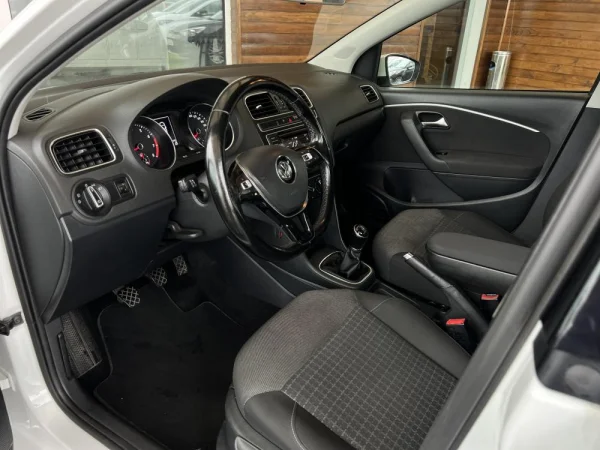 Volkswagen Polo 1.0 Confortline 5