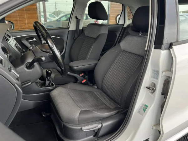 Volkswagen Polo 1.0 Confortline 6