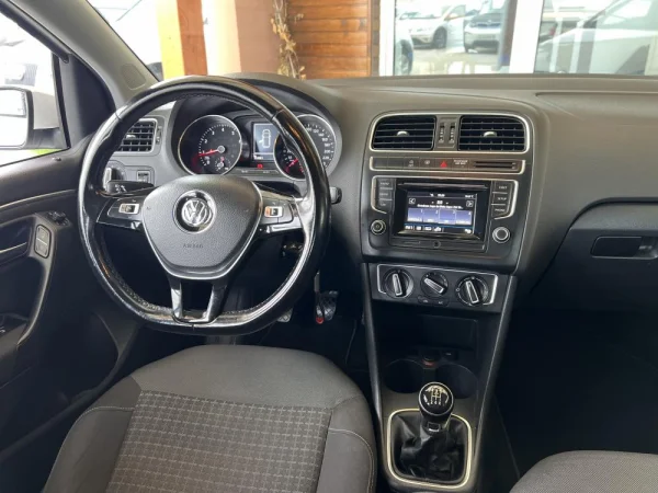 Volkswagen Polo 1.0 Confortline 10