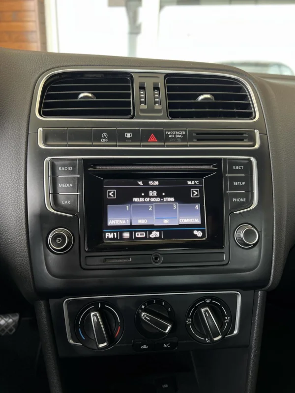 Volkswagen Polo 1.0 Confortline 14