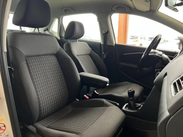 Volkswagen Polo 1.0 Confortline 21