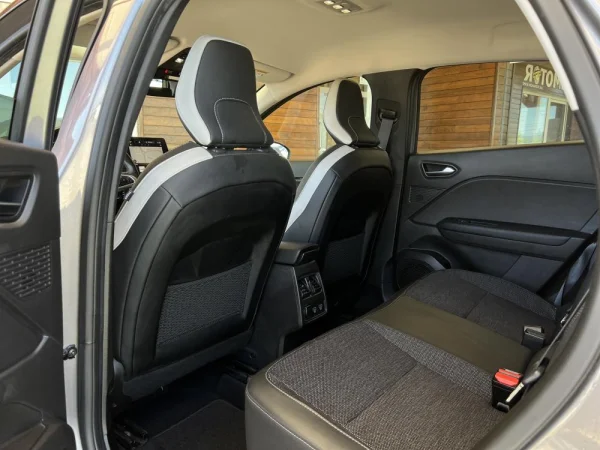 Renault Captur Techno Bi-Fuel 9