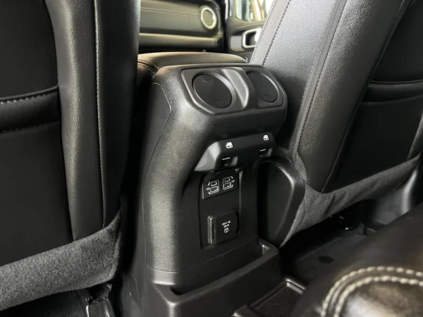 Jeep Wrangler Unlimited 2.0 TG 4xe Sahara c/ IVA Dedutivel 8