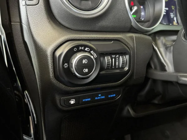 Jeep Wrangler Unlimited 2.0 TG 4xe Sahara c/ IVA Dedutivel 16