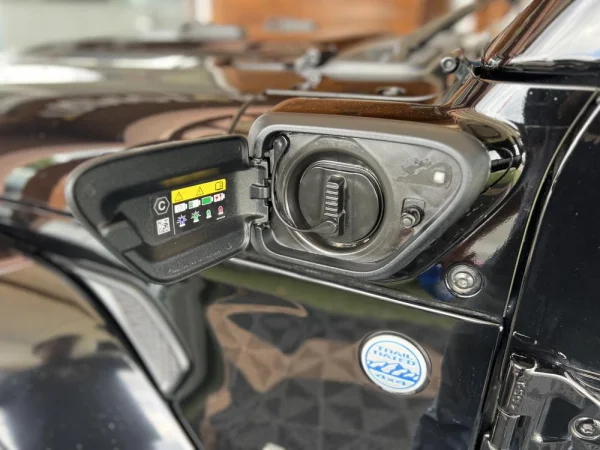 Jeep Wrangler Unlimited 2.0 TG 4xe Sahara c/ IVA Dedutivel 32