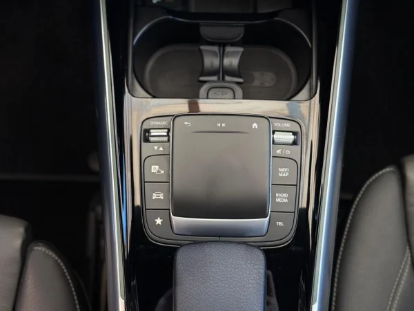 Mercedes-Benz GLA 180 d AMG Line 14