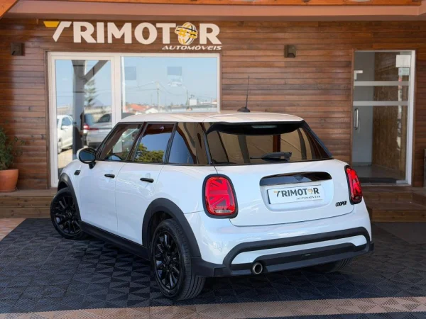 MINI 5 Portas Cooper ESSENTIAL 3