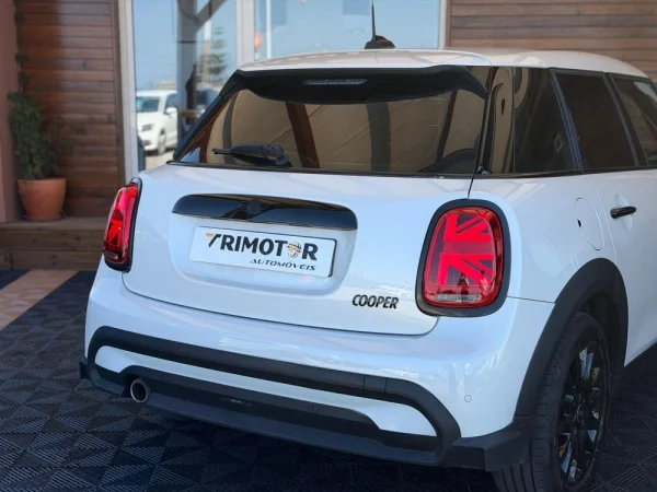 MINI 5 Portas Cooper ESSENTIAL 4