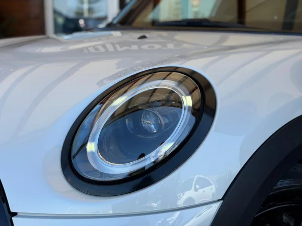 MINI 5 Portas Cooper ESSENTIAL 6