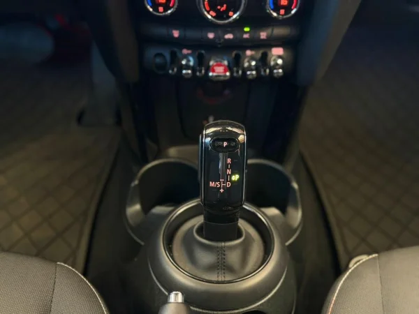 MINI 5 Portas Cooper ESSENTIAL 12