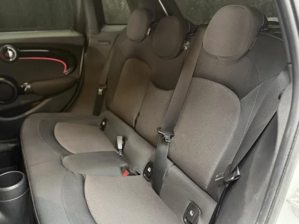 MINI 5 Portas Cooper ESSENTIAL 19