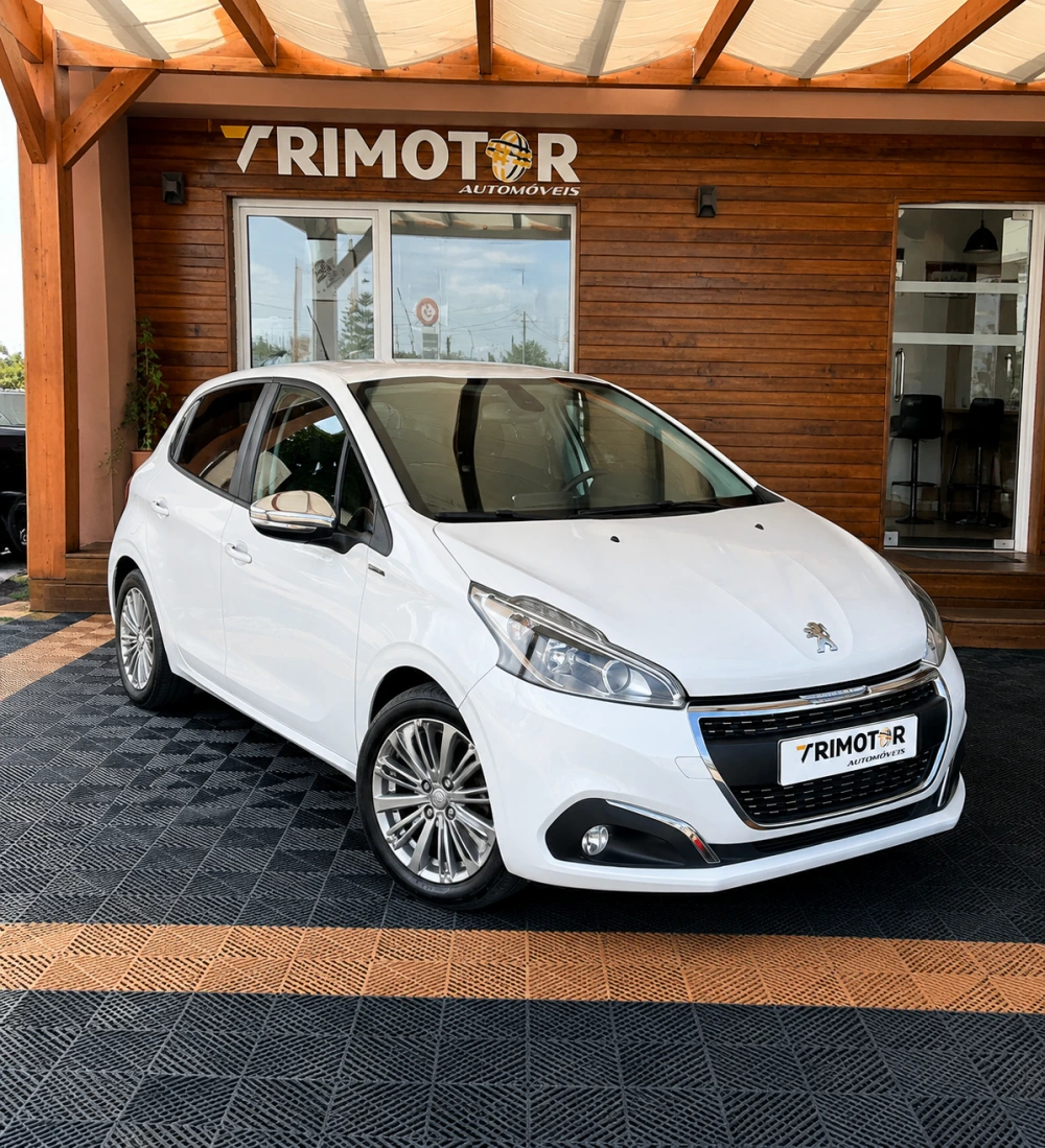 Peugeot 208 1.2 PureTech Signature 1