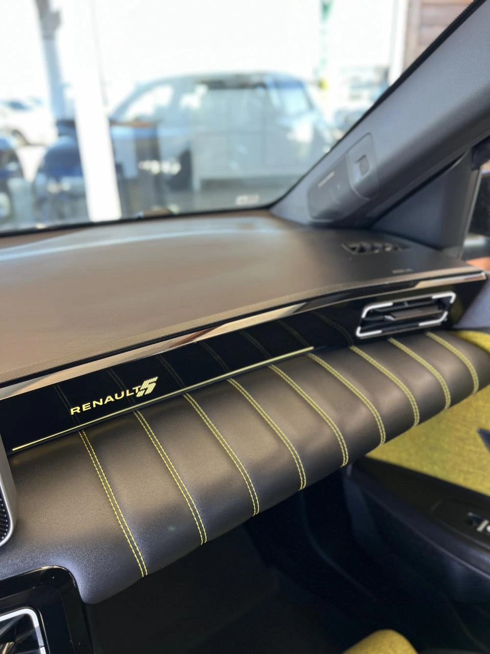 Renault 5 E-Tech 52 kWh Iconic Cinq Autonomia Conforto 17