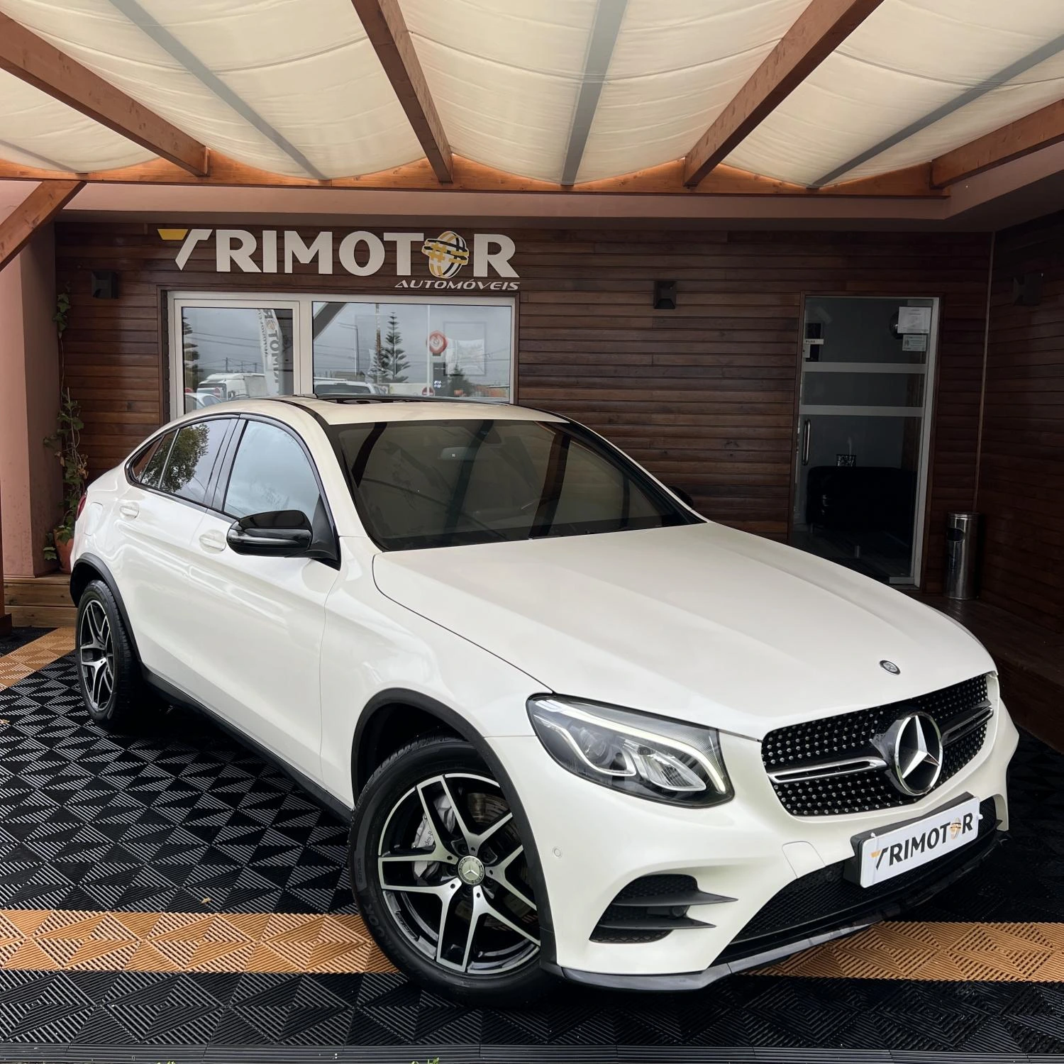 Mercedes-Benz GLC 220 d Coupe 4Matic 9G-TRONIC AMG Line Coupe 1