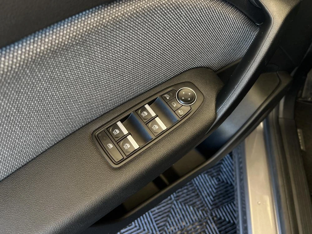 Renault Captur 1.0 TCe Techno Bi-Fuel c/ IVA Dedutivel 10