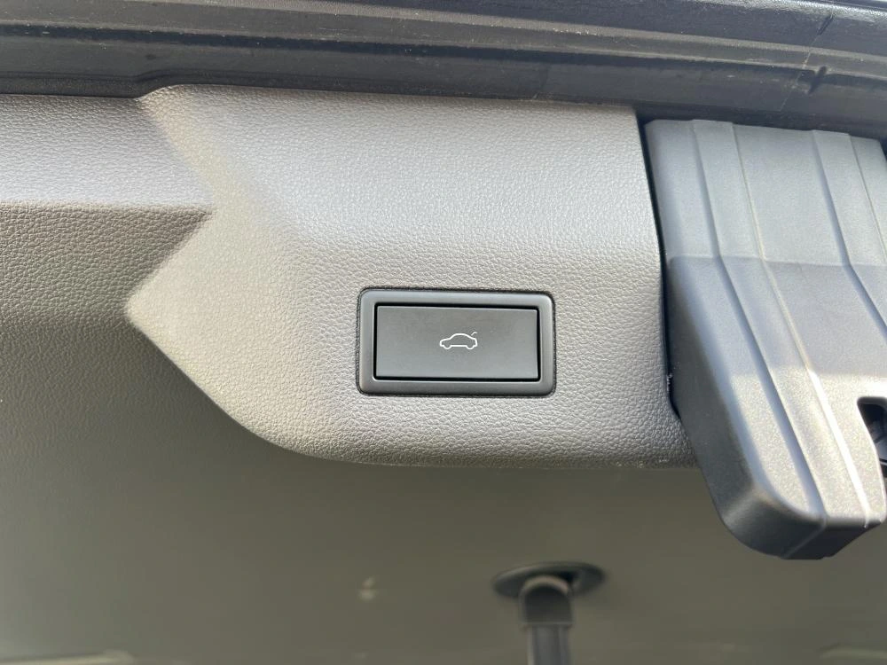 Volkswagen Multivan 1.4 TSI e-Hybrid Life DSG c/ IVA Dedutivel 13